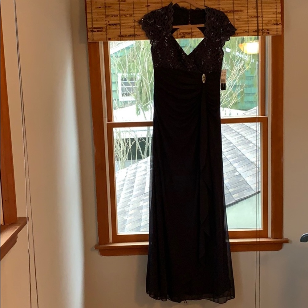 Dark gray/ blue gown